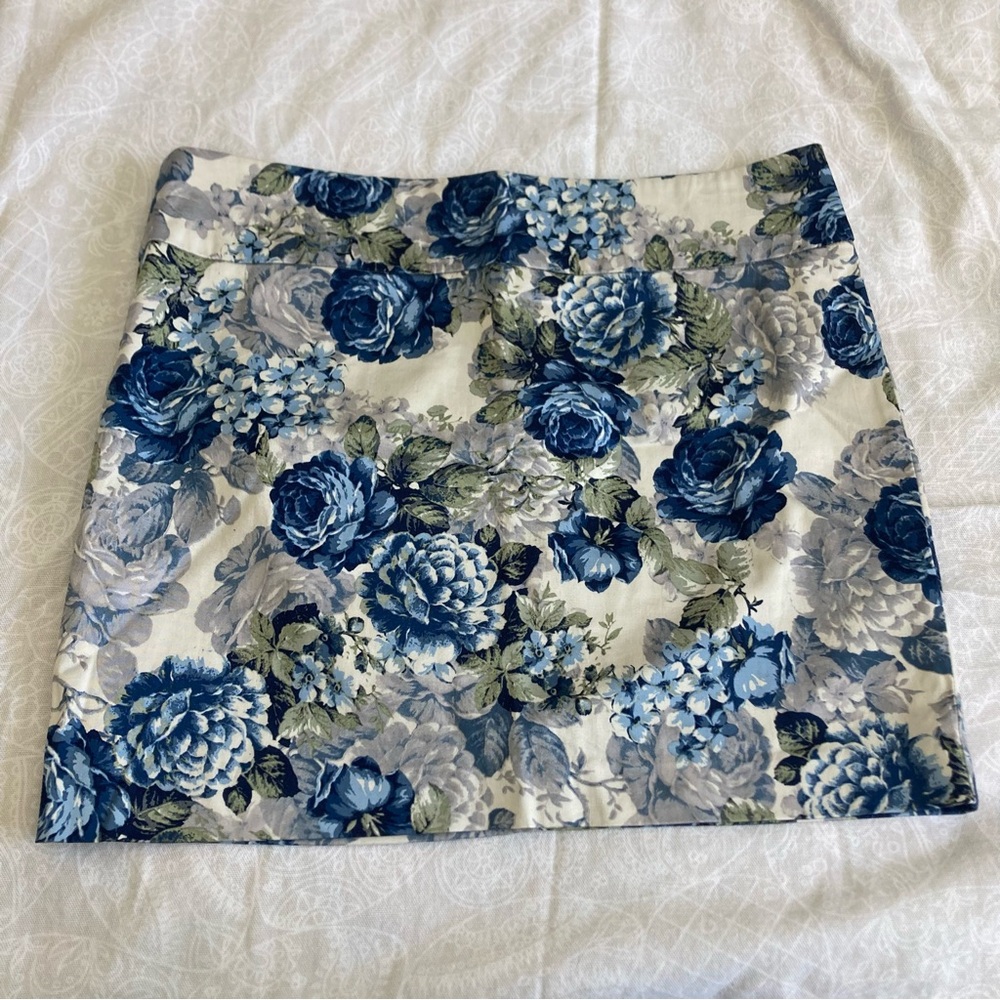 NEW! Forever 21 Blue and White Floral Mini Skirt